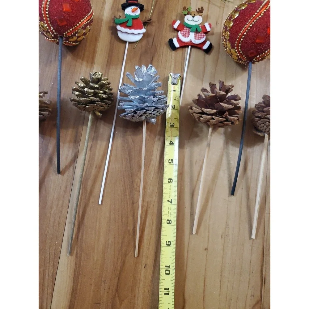 Lot Of Christmas Floral Picks‎ Pinecones Maple Clips Lot Of 18